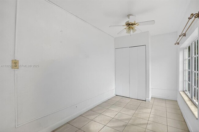 Building Photo - 321 NE 169th St