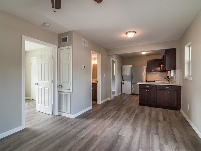 Building Photo - 1819 Cove Park Dr