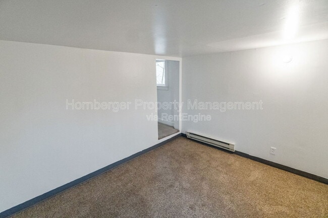 Building Photo - 2911 E Rowan Ave