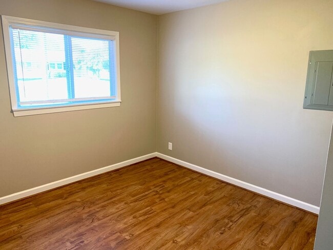 Building Photo - Charming Brick Ranch in the Heart of Hillview