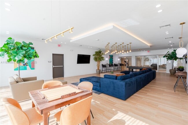 Building Photo - 1950 W 49th St