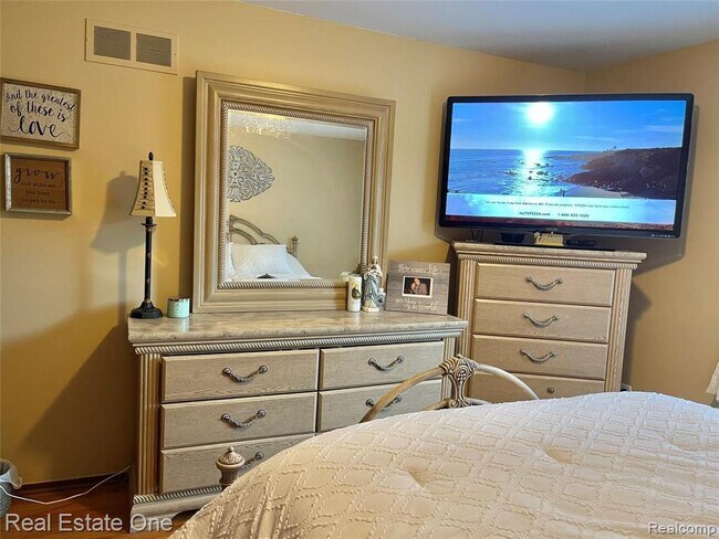 Building Photo - 5255 Folkstone Dr