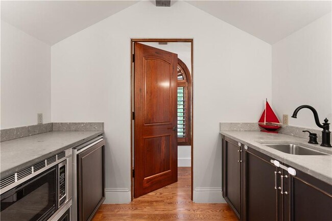 Building Photo - 305 Hawkins Island Dr