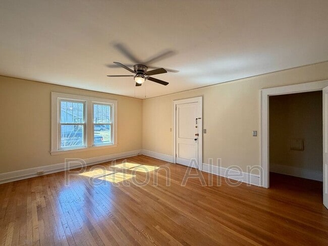 Building Photo - 19 Saluda St