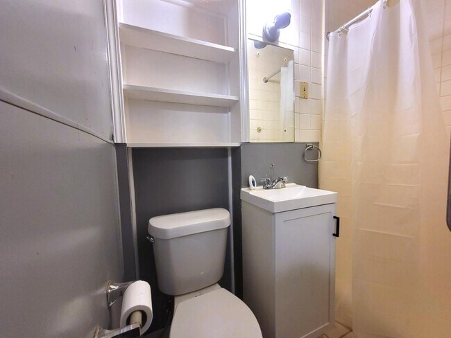 Building Photo - 2153 11th St SW