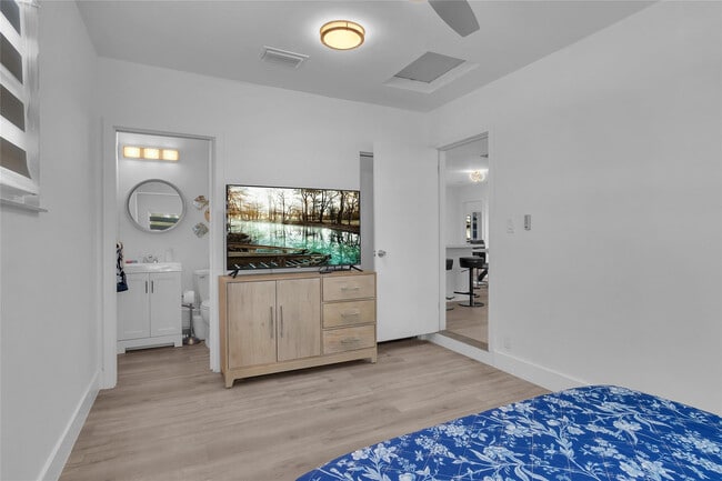 Building Photo - 5311 Pierce St