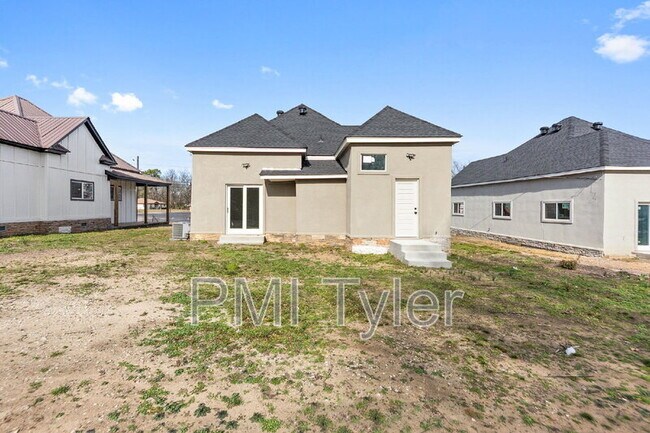 Building Photo - 1247 Bonham St