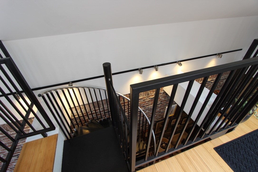 Catwalk - 139 7th St