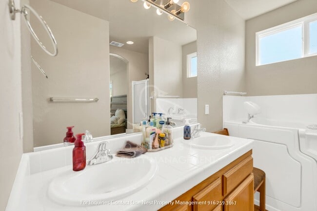 Building Photo - 563 Aspen Meadows Way