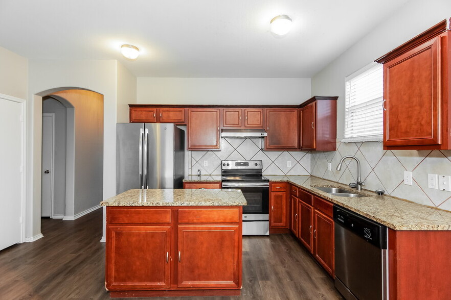 Building Photo - 7513 Amber Dr