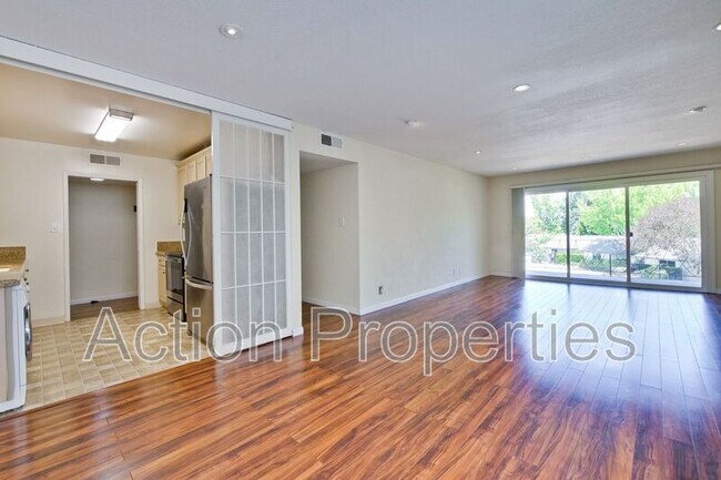 Building Photo - 21 Willow Rd