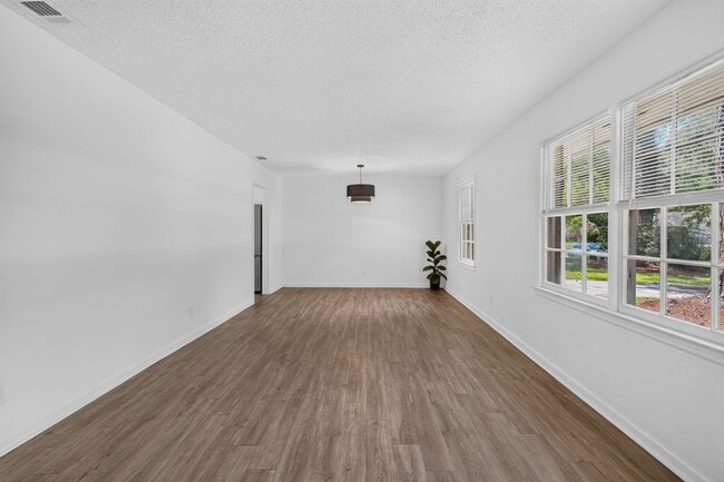 Building Photo - 31 Beaver Run Dr