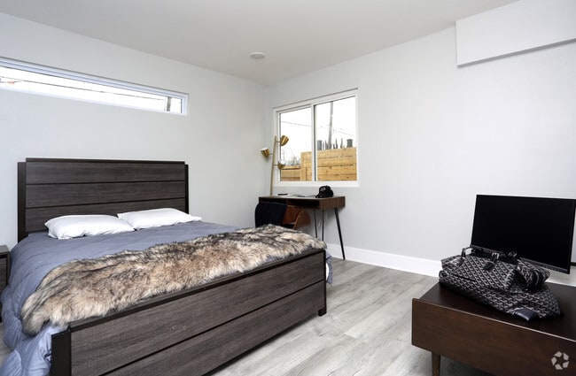 101-1BR,1BA-A1 - 4915 + 4921 Bryan R
