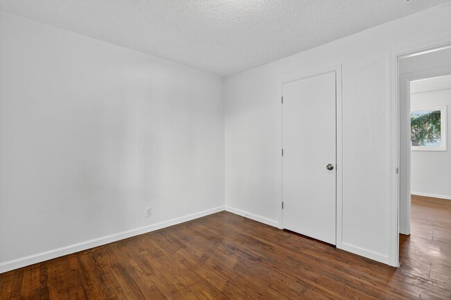 Building Photo - 4 bedroom: Single Level SE Portland Home