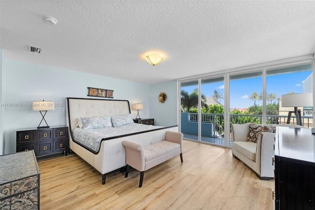 Building Photo - 311 N Surf Rd