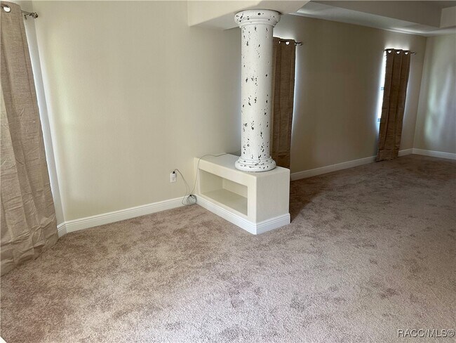 Building Photo - 5780 N Lena Dr