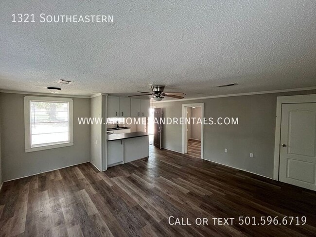 Building Photo - 1321 Southeastern-