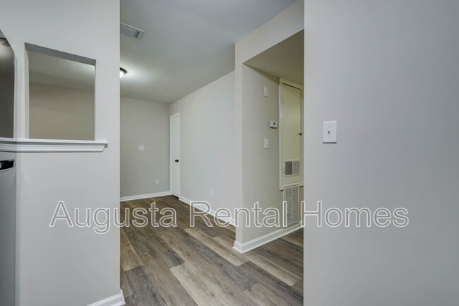 Building Photo - 37 Conifer Ct