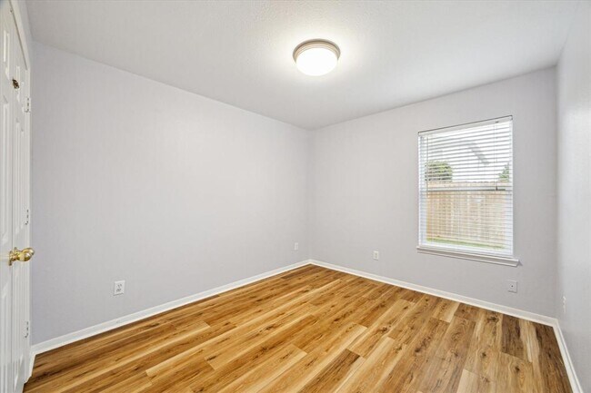 Building Photo - 3402 Fox Ct