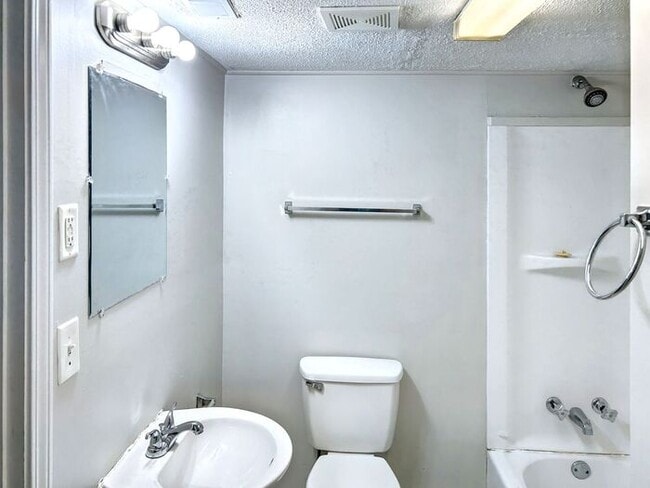 Building Photo - 1755 Circlewood Dr