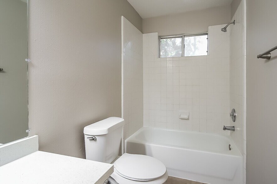 Building Photo - 10471 Twin Circles Dr