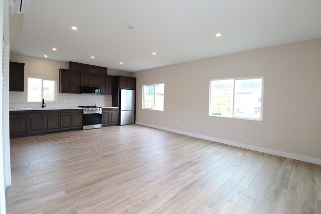 Building Photo - 200 Siler Ln