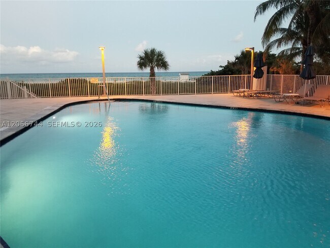 Building Photo - 5825 Collins Ave