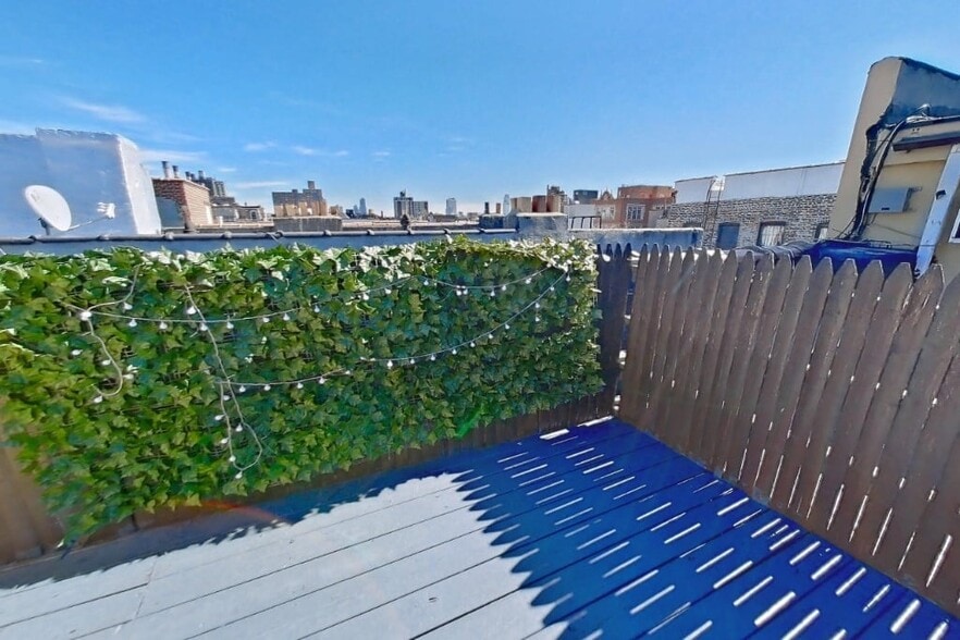 Building Photo - 416 E 13th St