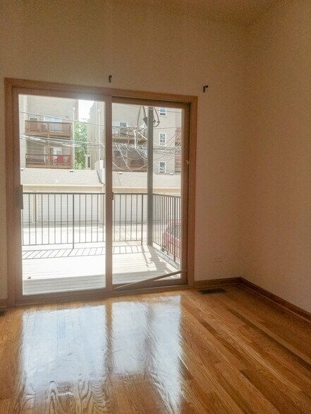 Building Photo - 1319 W Belmont Ave