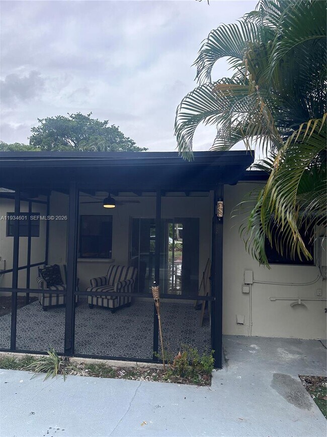 Building Photo - 200 SE 19th St