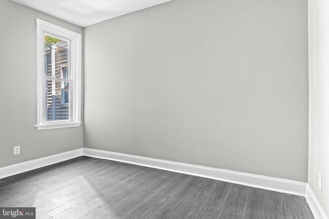 Building Photo - 5427 Ridgewood St