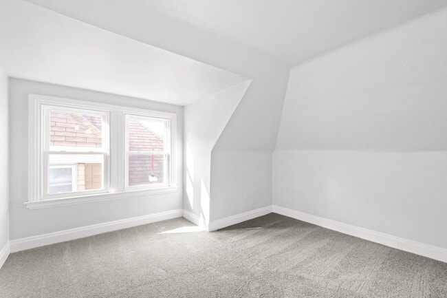 Building Photo - Stunning 5 bedroom home in Mt. Washington available June 1!