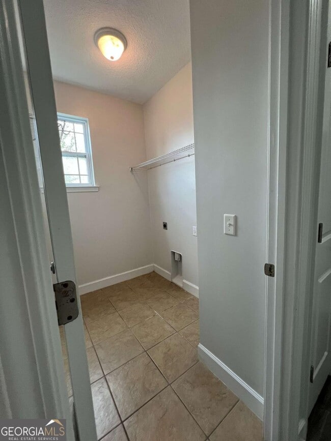 Building Photo - 203 Waters Edge Dr