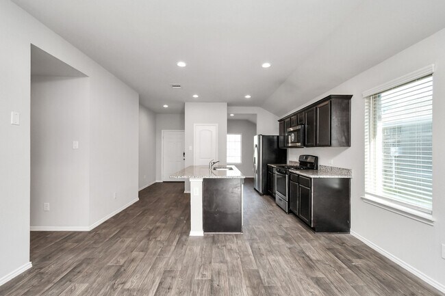 Building Photo - 9847 Laurel Lake Dr