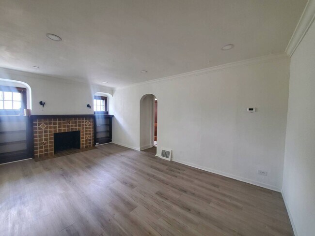 Building Photo - 13407 Puritas Ave