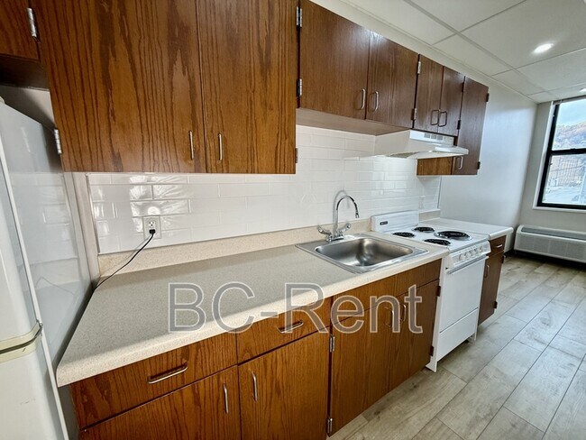 Building Photo - 622 17th St