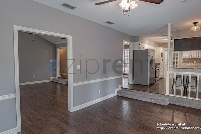 Building Photo - 10926 Mosswood Dr