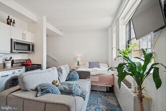 Building Photo - 219 S 18th St