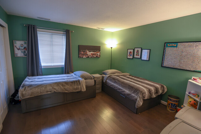 Building Photo - 906 Mill Pond Dr