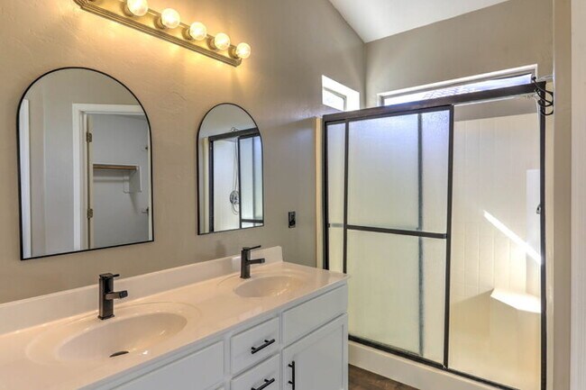 Building Photo - Rancho Sahuarita