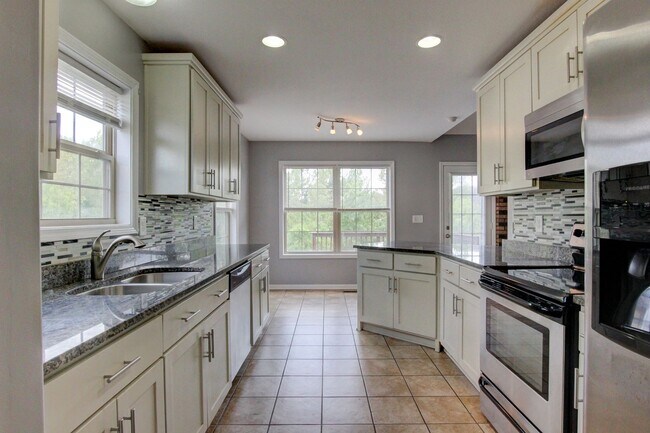 Building Photo - Sweet Splitlevel with Awesome Basement Area