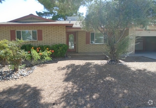Building Photo - 3 Bedroom 2 Bathroom Home