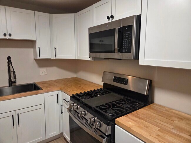 Building Photo - 136 Mammoth Rd