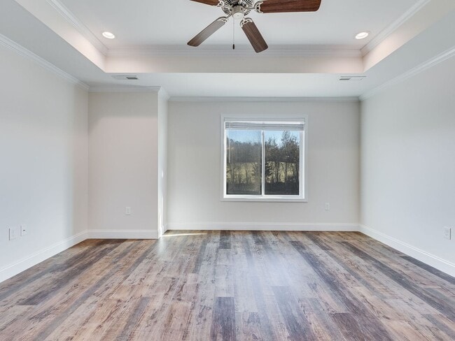 Building Photo - 3 BR Townhome