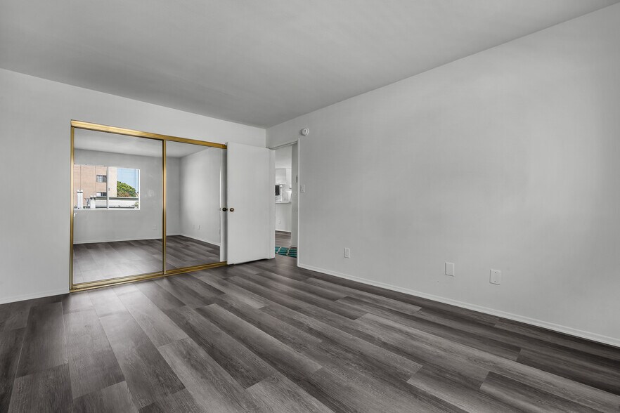 Building Photo - 2400 Walnut Ave