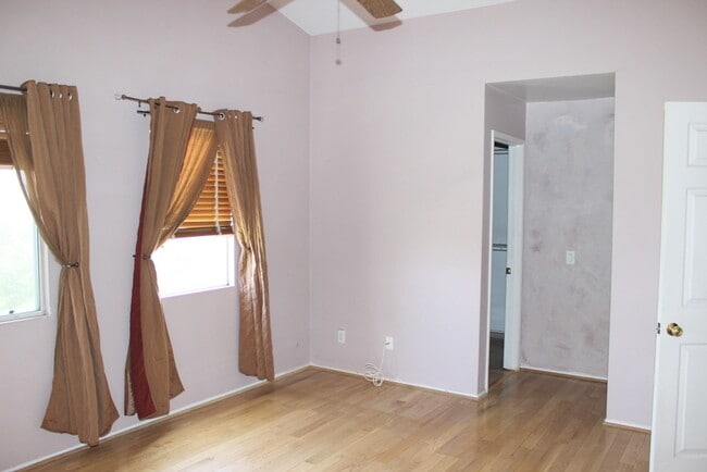Building Photo - 1253 Taft Ln