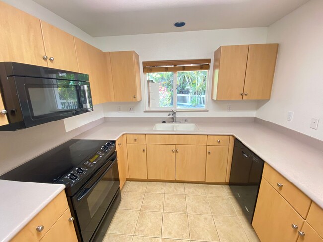 Building Photo - Launani Valley Duplex Unit