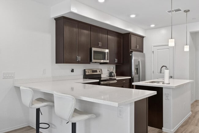 Building Photo - 2629 S Equestrian Dr