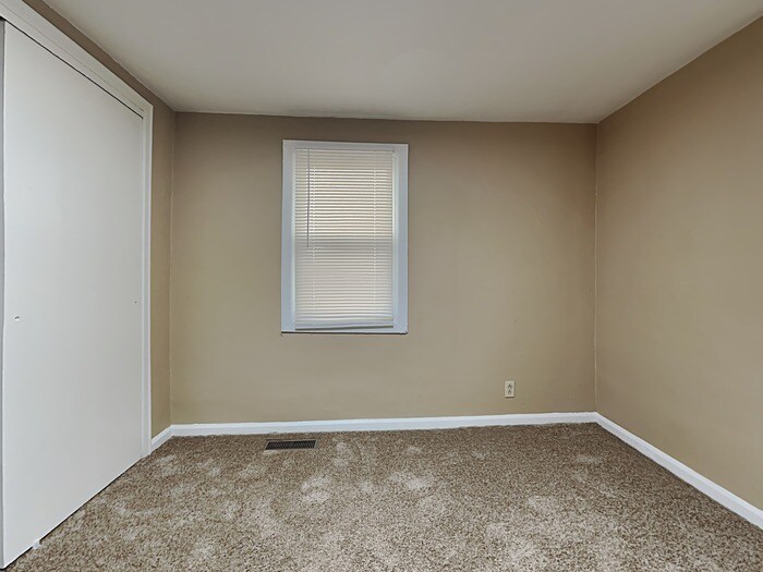 Building Photo - 812 W Smith Valley Rd