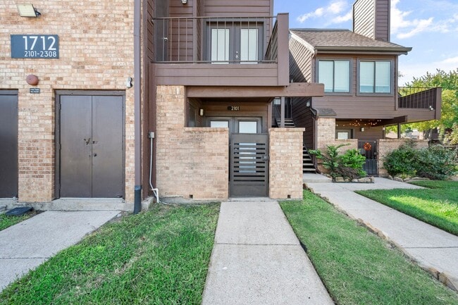 Building Photo - North Alington Condo close to the Entertainment District